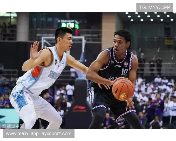 前锋连续两场首发送关键球,媒体称其“靠谱之选”