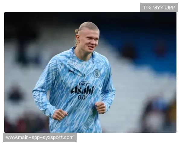 曼城反击中哈兰德门前一铲定乾坤——速度与专注缔造的致胜瞬间