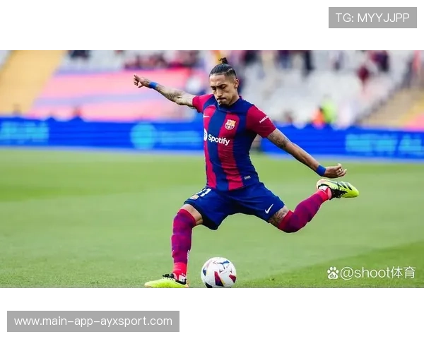 拉菲尼亚补射门前抢点巴萨再添一分