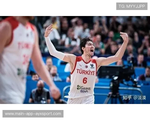 申京脚步连晃戏耍防守后轻松命中