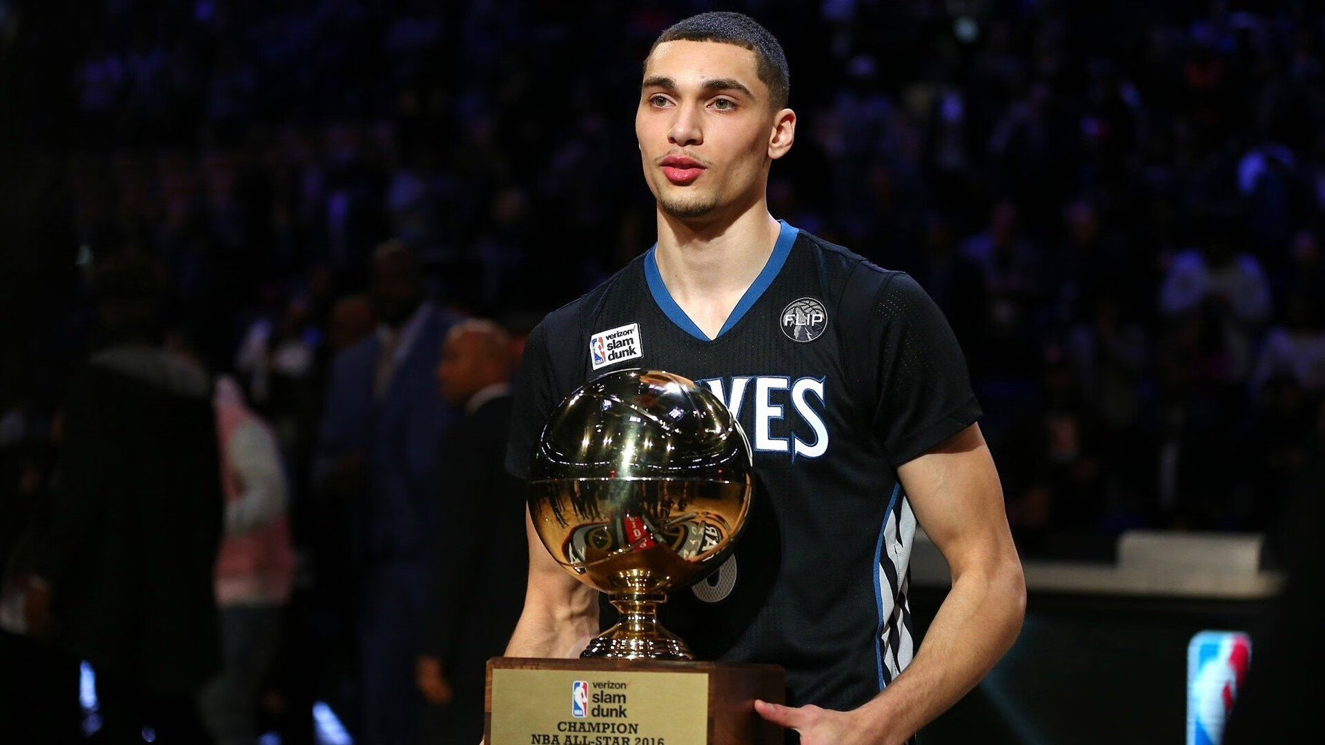 《【科技前沿】虚拟现实（VR）让电竞变得沉浸式体验更真实》，虚拟现实技术前沿技术